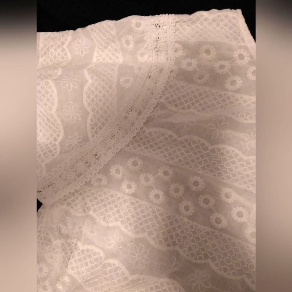 White lacy lace flowing floral blouse short sleeves - Picture 4 of 8